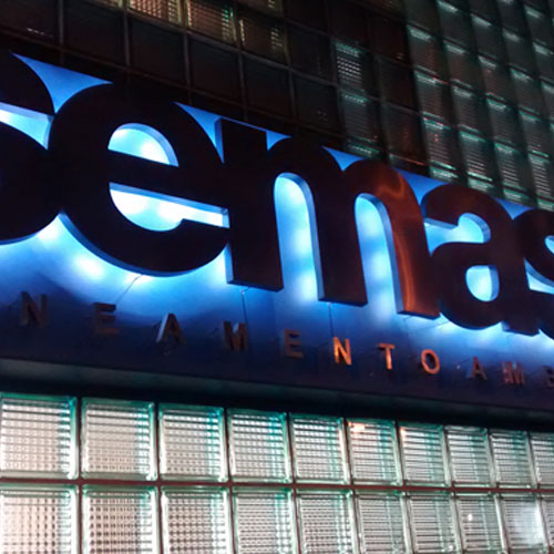 Letreiro luminoso custa de R$500 a R$1.000 o m². Entenda LED x neon, consumo, manutenção e quando ele realmente vale pra sua fachada.